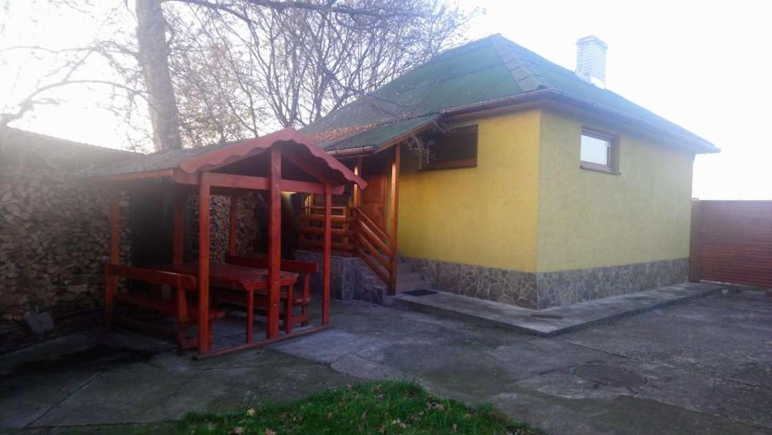 Садиба У Яноша Винохрадив Екстериор снимка